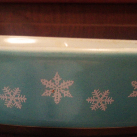 Vintage Turquoise Snowflake Pattern - Picture 2 of 3